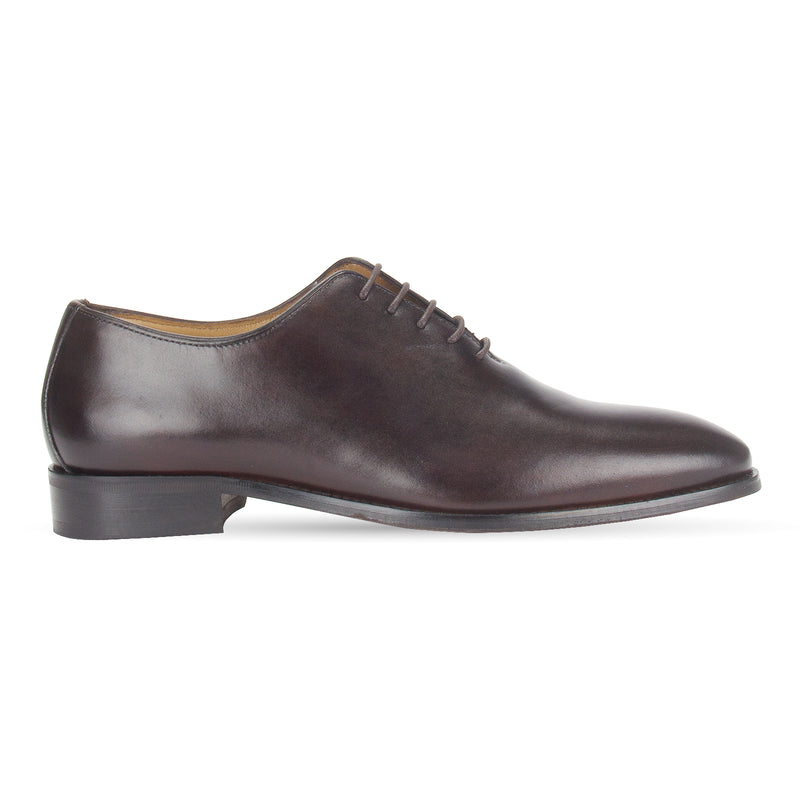  Explore the Belmont Leather Wholecut Oxford Shoe by Pavers England. Formal laced shoes for men perfect for mens shoes collection. Toledo brown shoes. Buy now!