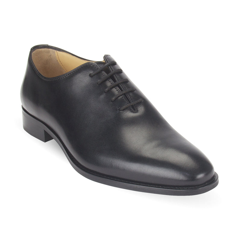  Explore the Belmont Leather Wholecut Oxford Shoe by Pavers England. Formal laced shoes for men perfect for mens shoes collection. Black shoes. Buy now!