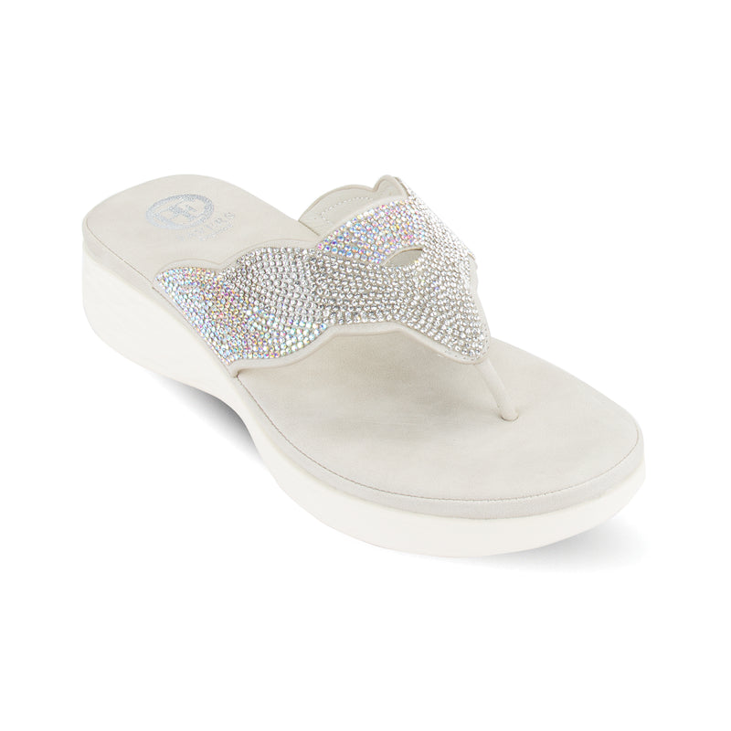 Discover the Donelle vista shine toepost sandal by Pavers England. Perfect shoes for women and stylish ladies shoes. Beige color. Shop now!