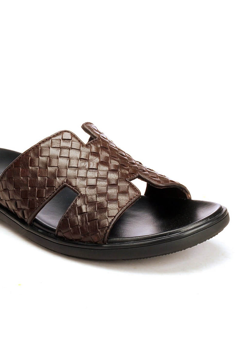 Checkered brown strap slippers