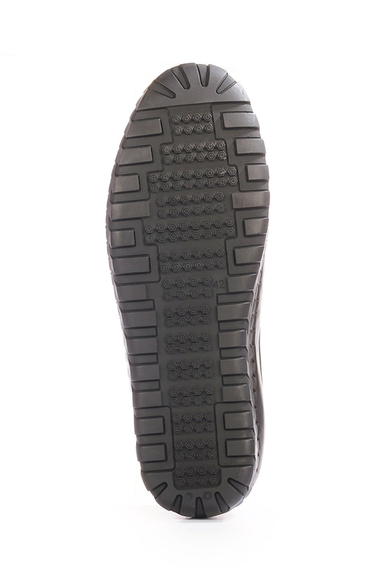 Textured split toe leather loafers for men - Black - Moccasins - Pavers England